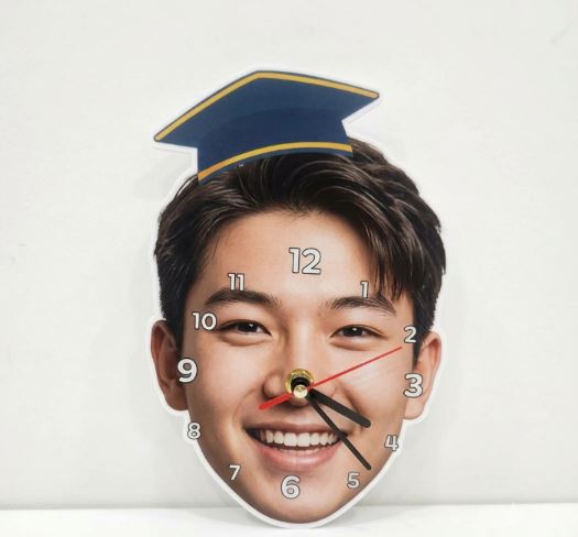 학사모 얼굴 포토시계